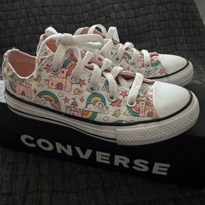 Converse Girls